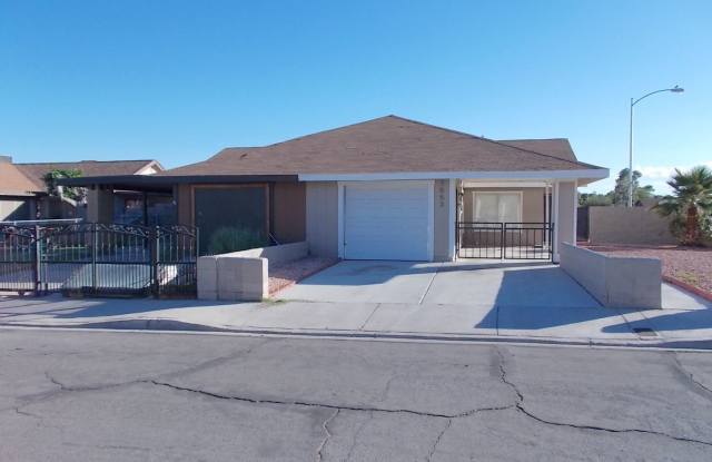 Beautifully Furnished 2-Bedroom 2-Bath Townhome in a Prime Location