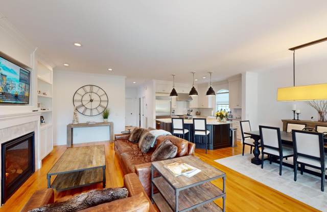 15 Yacht Harbor Court