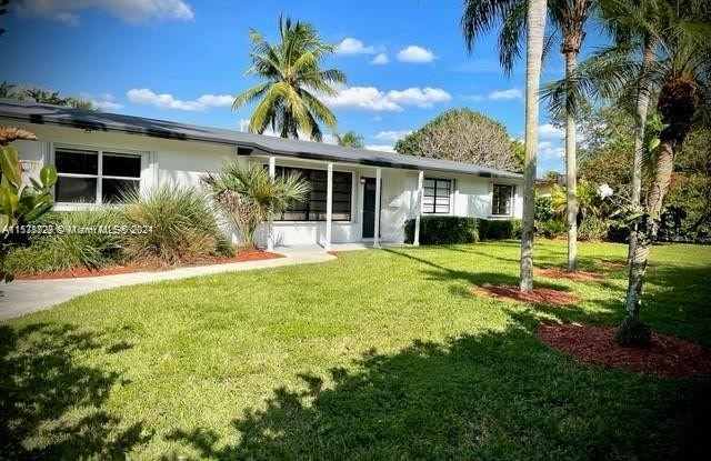 7425 SW 118th St - 7425 Southwest 118th Street, Pinecrest, FL 33156