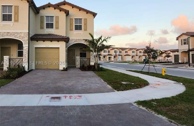 2429 SE 28 DR