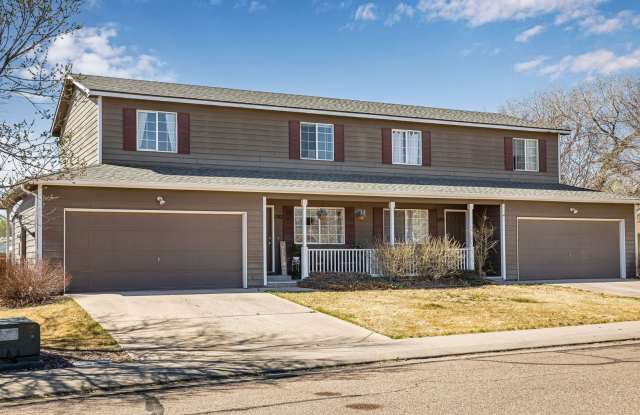Look & Lease Special – $200 Off First Month! 3 bedroom, 1.5 Bath Townhome, Available Early June!