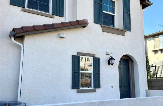 4259 E Carmel Privado