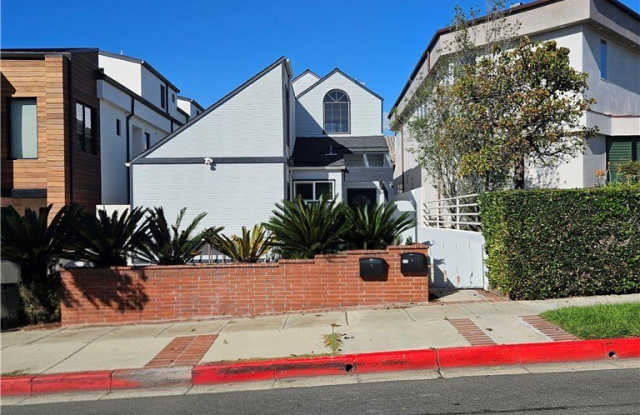 Photo of 719 Marigold Avenue