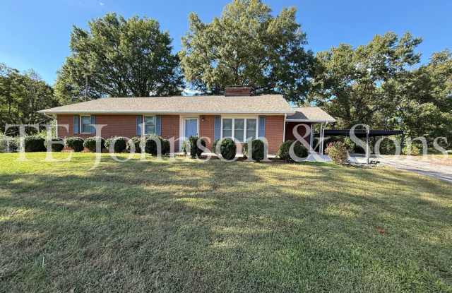 Photo of Three bedroom House with Large Lot in Country Setting