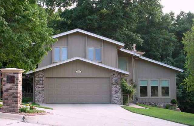 Large Home in Bellevue for Rent