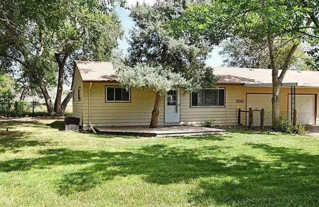 2 Bedroom 1 Bath Duplex In Laporte!