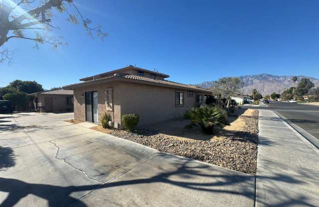 AVAILABLE NOW!!! 2 Bedroom / 2 Bath Apartment in Cathedral City!