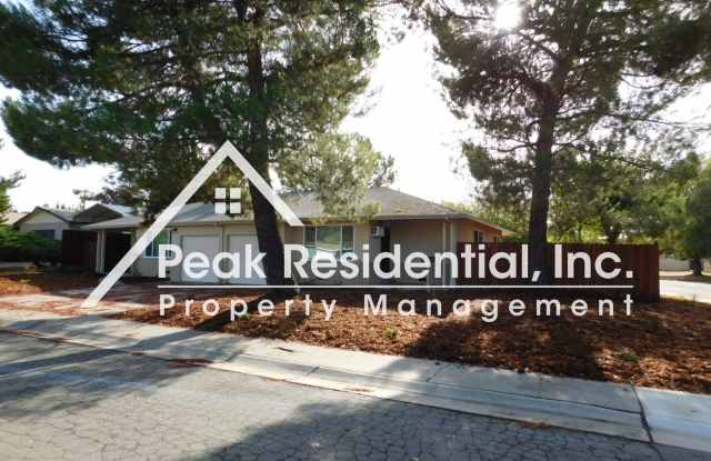Nice 2bd/1ba Carmichael Duplex with 1 Car Garage