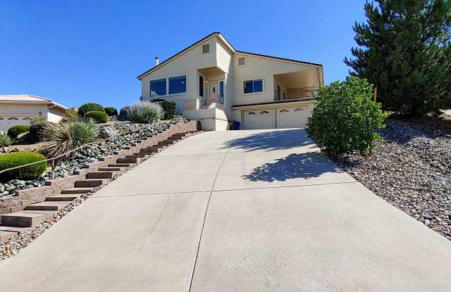 3 Bedroom home in Prescott with stunning views!