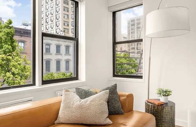 211 E 18th St Apt 3R