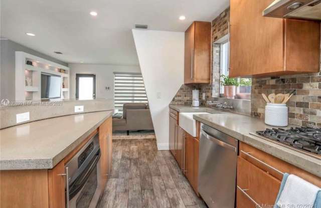 923 North 14th Avenue