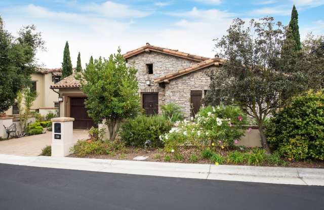 Luxurious Tuscan Villa - 3/3.5 Includes Private Casita in Goleta Bluffs!