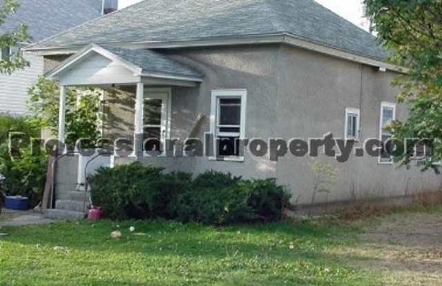 House Close to Downtown and U with a Garage