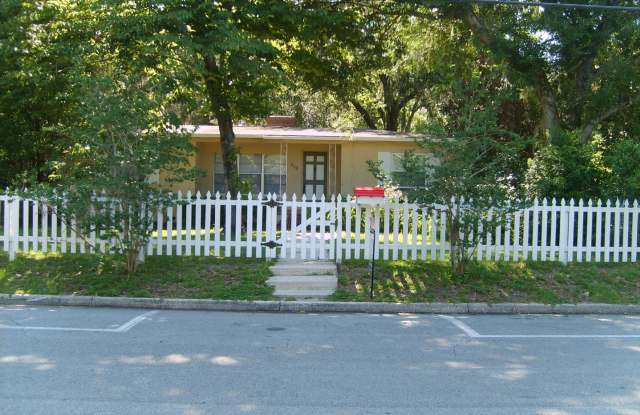 Huge 4/2 House Right Behind Midtown!!