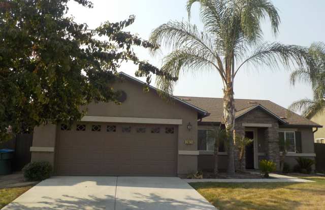 3 Bedroom 2 Bathroom Home in Desirable Shannon Ranch Subdivision off of Riggin and County Center - 2621 West Prescott Avenue, Visalia, CA 93291