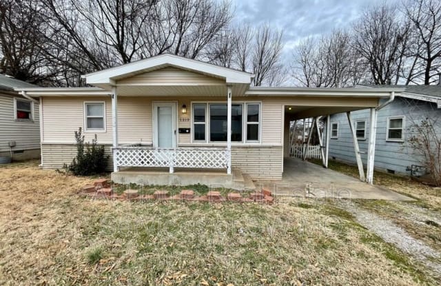 1319 W Poplar St - 1319 West Poplar Street, Springfield, MO 65802