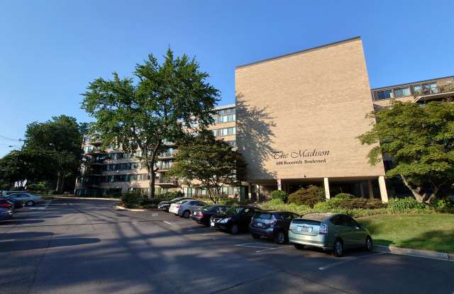 Photo of 600 Roosevelt Blvd