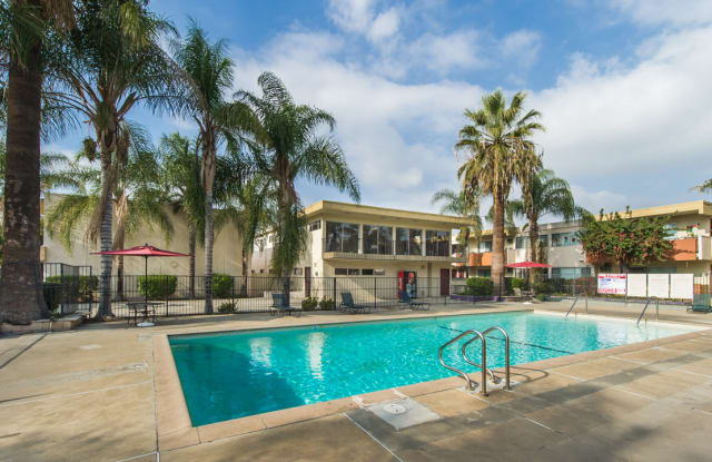 Las Palmas Apartments