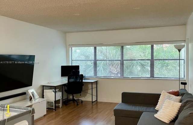 Photo of 301 Racquet Club Rd