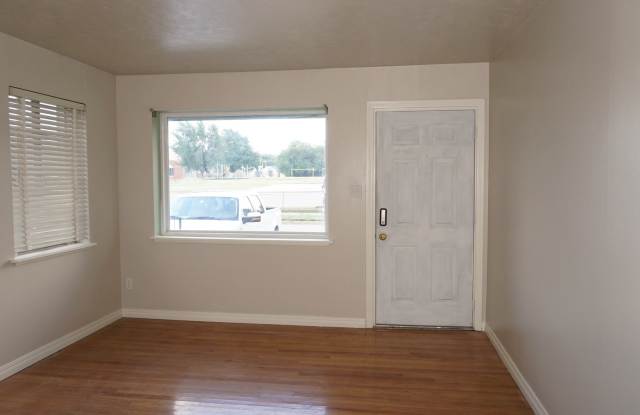 4 BED 2 BATH 1 CAR GARAGE PLUS CARPORT IN STEVE PENNINGTON ADDITION