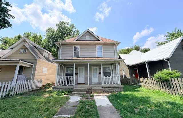 NOW SHOWING: 2 Bedroom / 1 Bath Duplex located at 1132 N Oxford St. in Indianapolis, IN