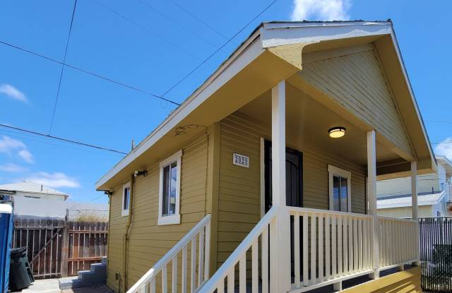 Detached Craftsman Cottage with Courtyard Charm – Low $1,000 Deposit