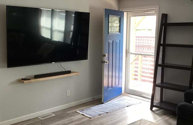 250 Southwest 30th Street