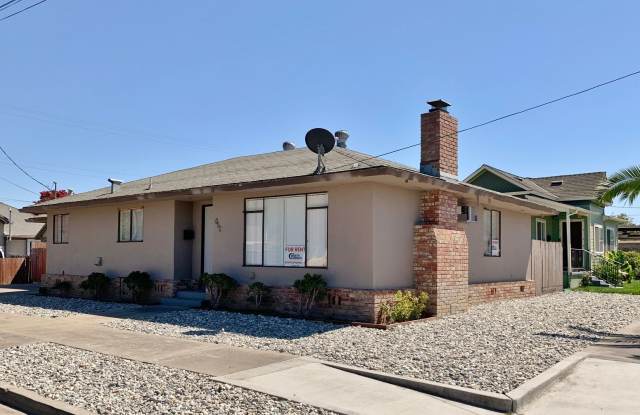 Photo of 2 Bed 1.5 Bath Single Level Home in Hollister