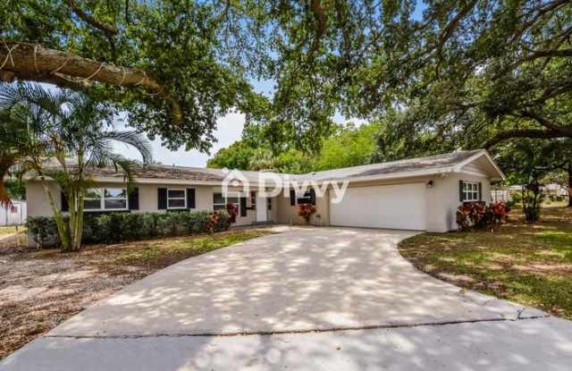 714 Avenue O Southeast - 714 Avenue O Southeast, Winter Haven, FL 33880