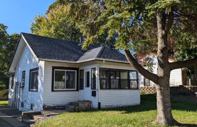 Photo of 409 2nd Avenue Northwest