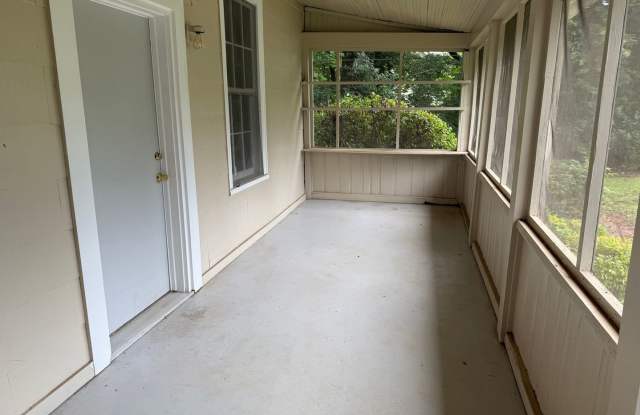 Charming Historic Home – Spacious 2-Bedroom Apartment in Boulevard/Normaltown