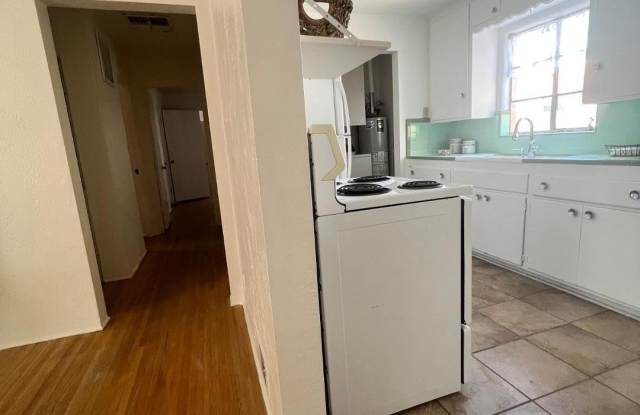 305 MADISON Street NE