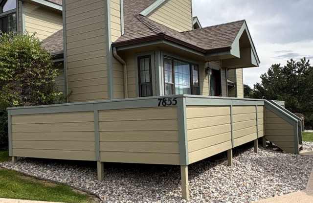 MOVE IN SPECIAL: $500 off your 1st month! | $1818 | 2BR/2BA | Dog Friendly Townhouse with a Loft in Briargate