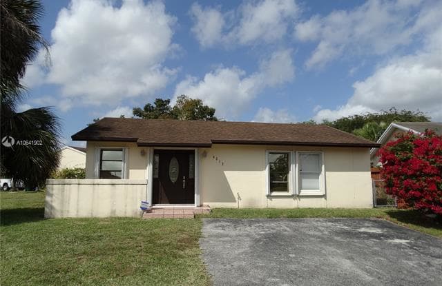 4212 SW 137th Ct - 4212 Southwest 137th Court, Kendale Lakes, FL 33175