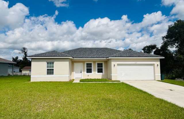 Great Home in Desirable SW Neighborhood **4/2 Won't Last***