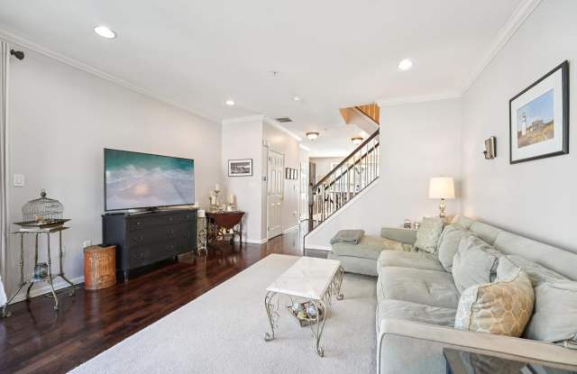 428 NEWBURGH CT