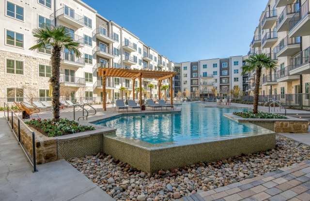 Promenade at Las Colinas
