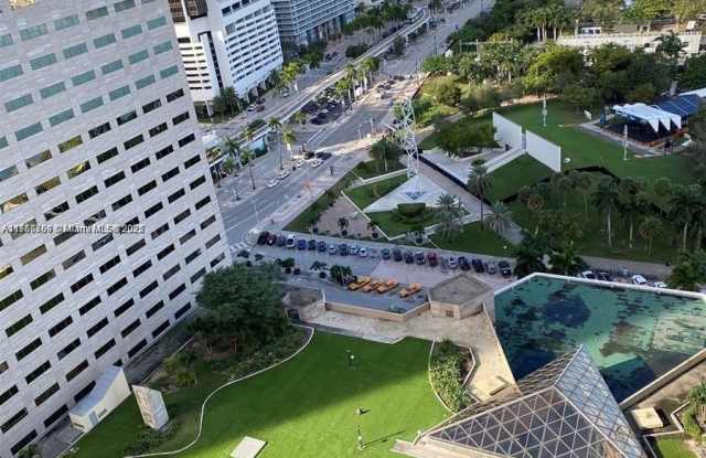 335 S Biscayne Blvd