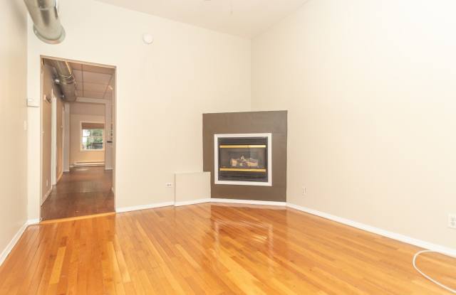 2731 N Seminary Avenue