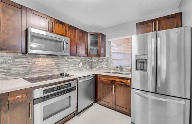 Photo of 9431 Live Oak Pl