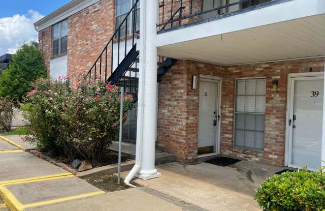 Cozy Fairfield Oaks Charmer! Move In Ready!