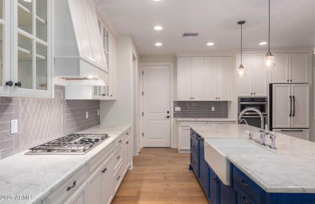 3745 E TURNEY Avenue