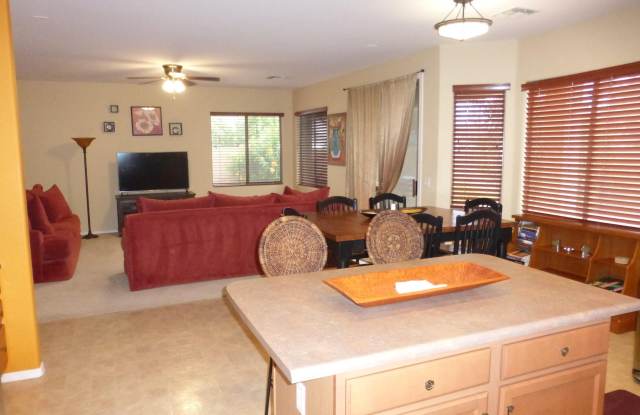 1042 N MOCCASIN Trail