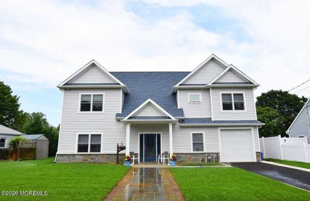 229 Lockwood Avenue unit: Winter