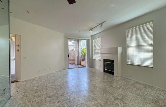 Spacious Tustin Condo with Private Patio