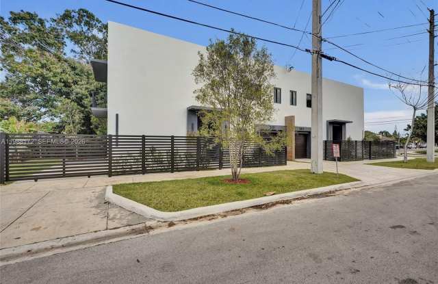 2421 SW 16th terrace