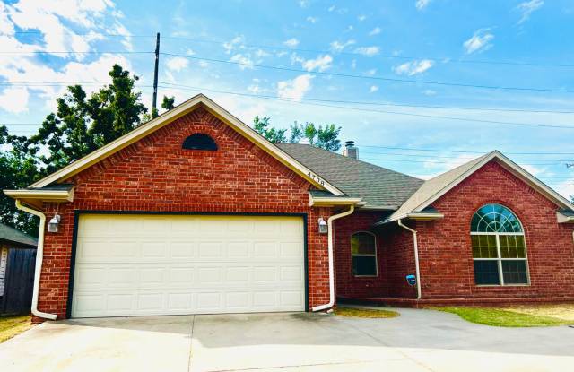 Gorgeous 3BD 2BA with Bonus Office Space in Del City!!