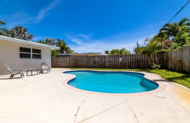 242 SW 9th Street, Pompano Beach, FL 33060