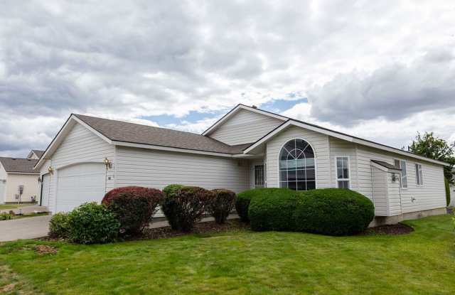 Single Story Home w/ HOA Provided Lawn Services