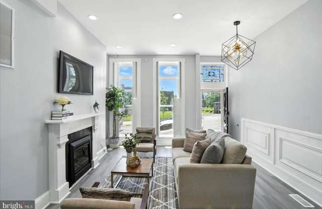 1628 E BIDDLE Street